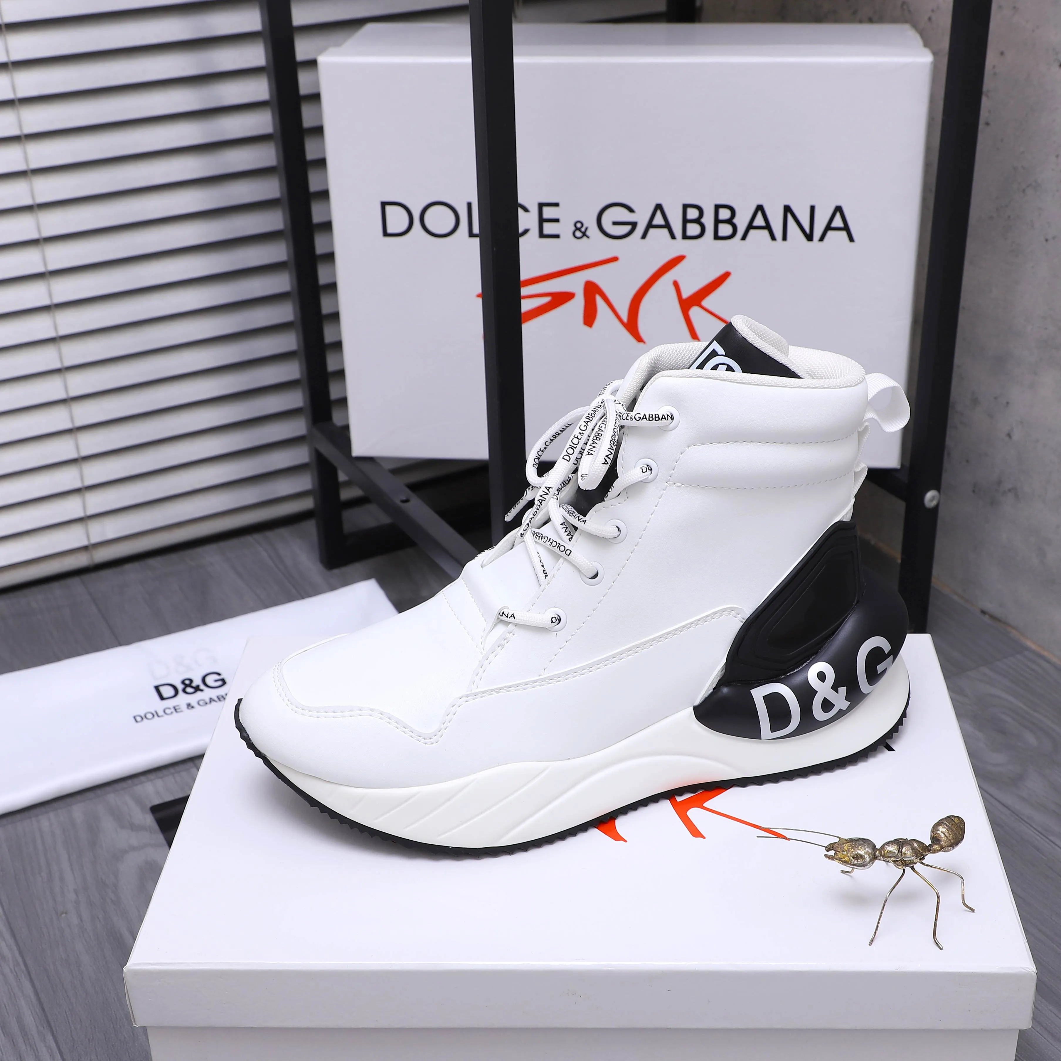 Men's shoes 💰p540 Product trademark: DG (Dolce & Gabbana) high-top casual shoes for couples. Regular size: 36-46 (45.46 is custom-made and non-returnable) Product materials: Selected cowhide stitching upper, mesh lining, cowhide insole, rubber outsole
